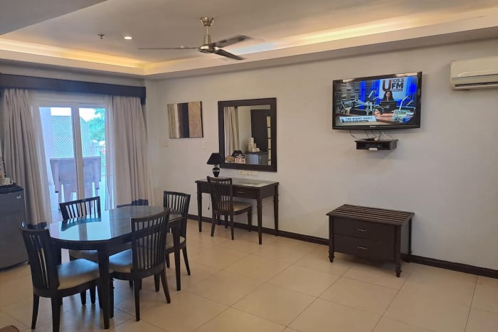 Lagoon Family Poolside Room